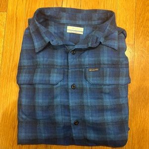 Columbia Men’s Medium Button Down Blue Plaid